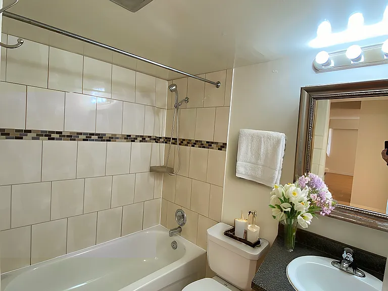 425 Carnarvon St — Photo 17