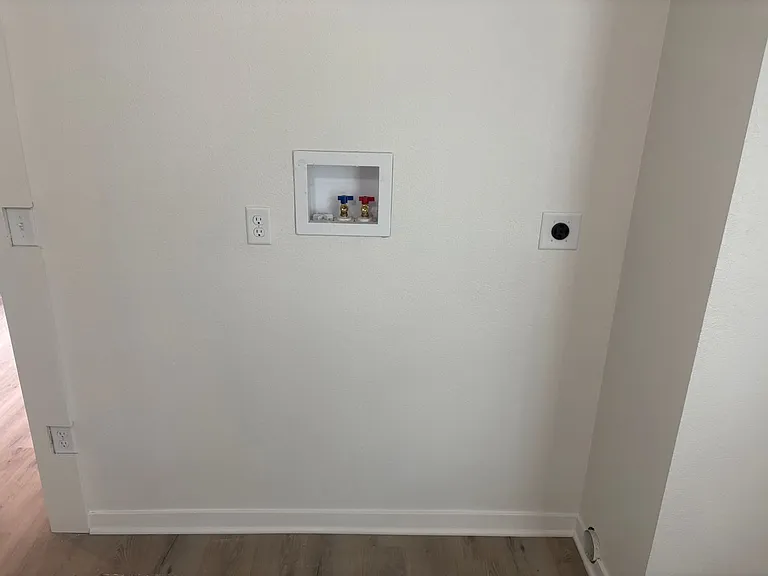 339 Saxon St #2 — Photo 7