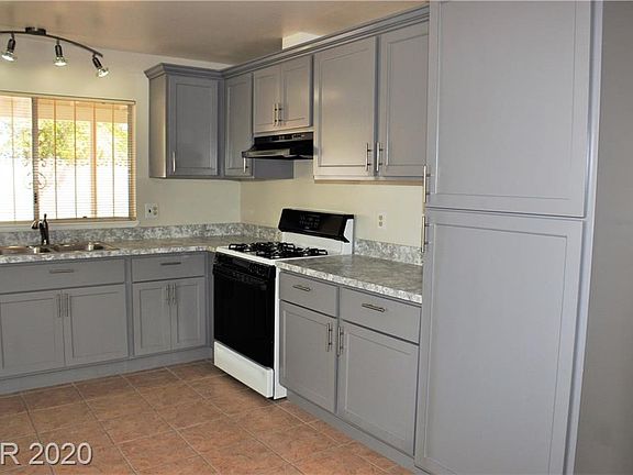 4th image of 4190 E Cincinnati Ave