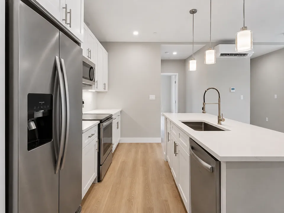 298 Main St #3E