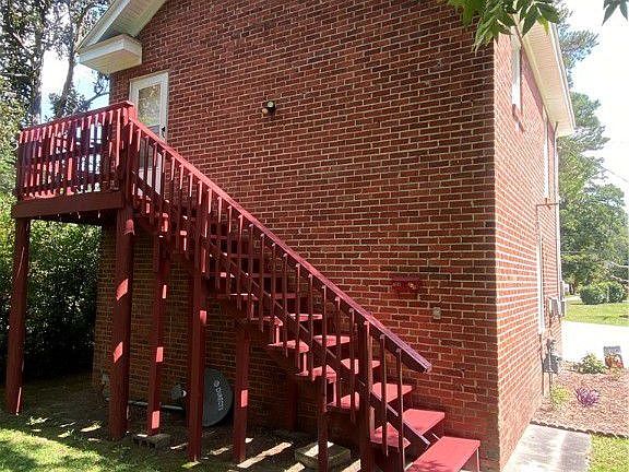 3rd image of 704 1/2 S Main St