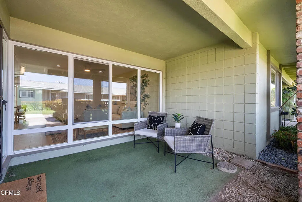 3 bed, 2.0 bath, 1085 sqft, $3,100 — Photo 3