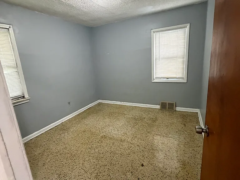 8046 Greenlawn St — Photo 9