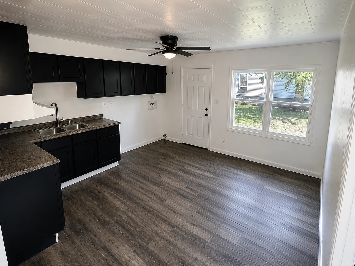 For Lease — Photo 2