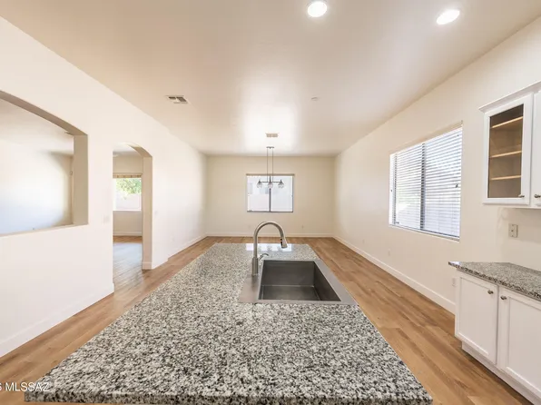 6517 W Castle Pines Way, Tucson, AZ 85757