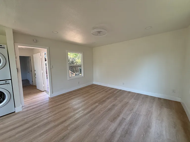 869 Lassen St #A — Photo 5
