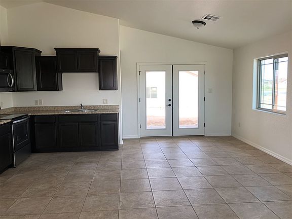 2nd image of 3870 E San Diego St