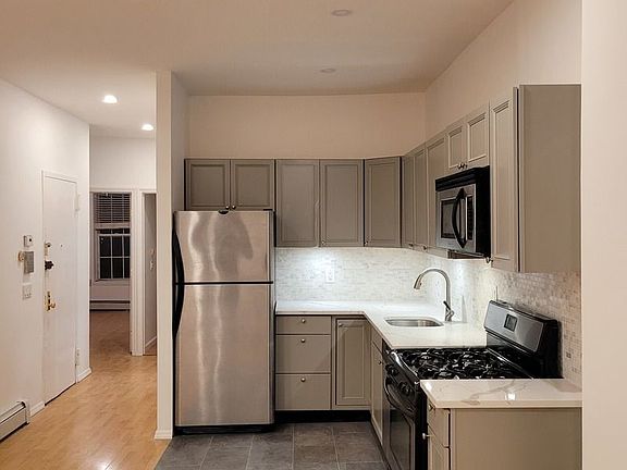 3rd image of 182 8th St #3