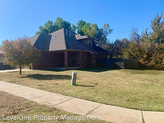 2nd image of 12207 Buckingham Ln