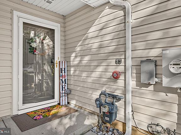 4th image of 137 Buckingham Way