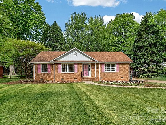 2nd image of 710 Twin Oaks Rd