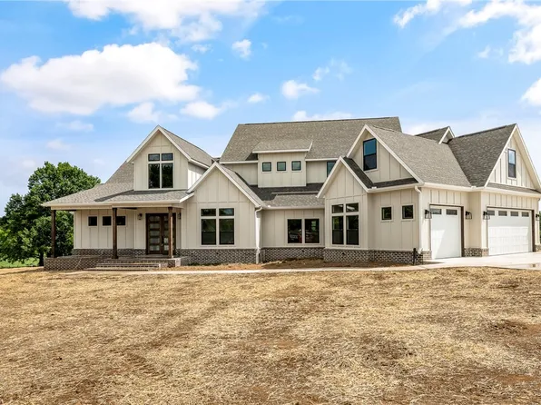 5391 E Three Daughters Lndg, Fayetteville, AR 72701