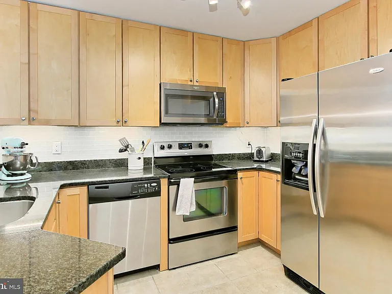 1100 Quaker Hill Dr #401 — Photo 9