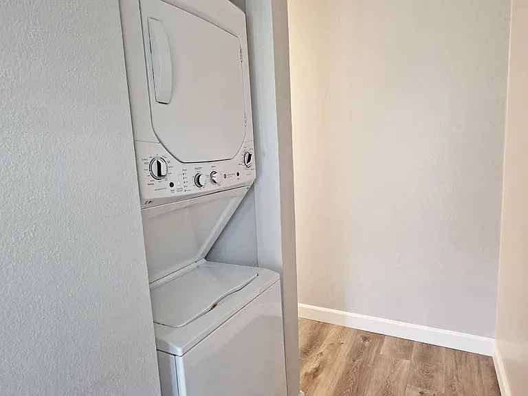 2109 W St #2 — Photo 10