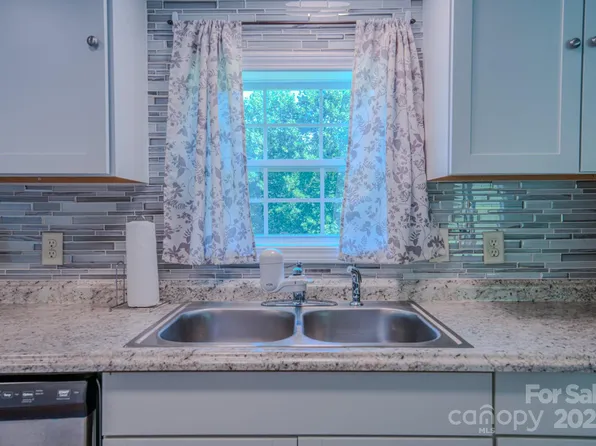 1523 Stacy Hill Rd, Marion, NC 28752