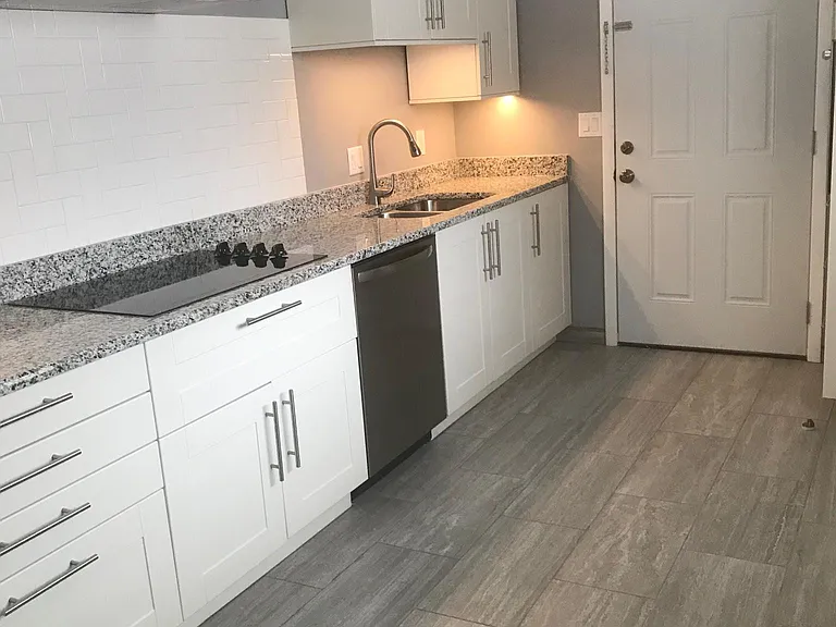 2244 S Circle Dr — Photo 2
