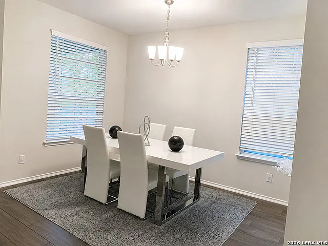 4 bed, 2.5 bath, 2704 sqft, $2,200 — Photo 2
