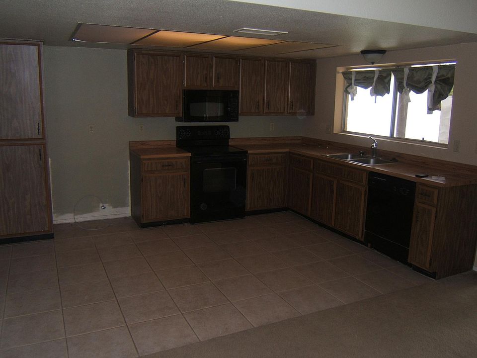 2nd image of 856 N 85th Pl