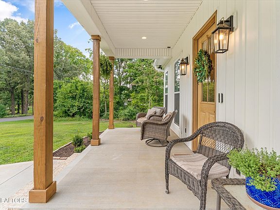 4th image of 205 Shaw Ferry Ln