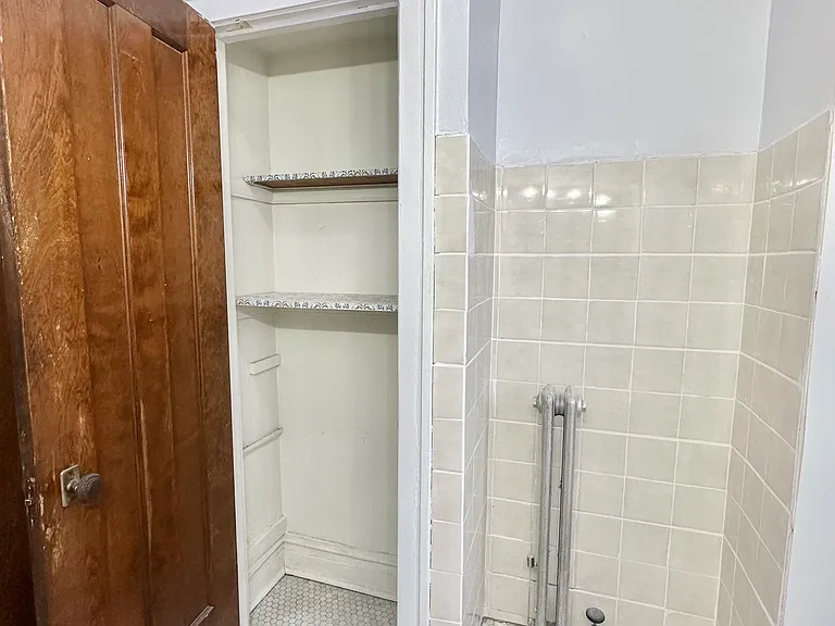 bathroom (angle 2 w/ storage)