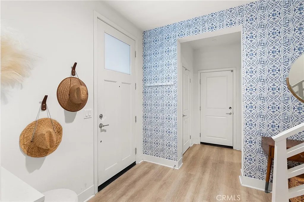 4 bed, 2133 sqft, $4,600 — Photo 4
