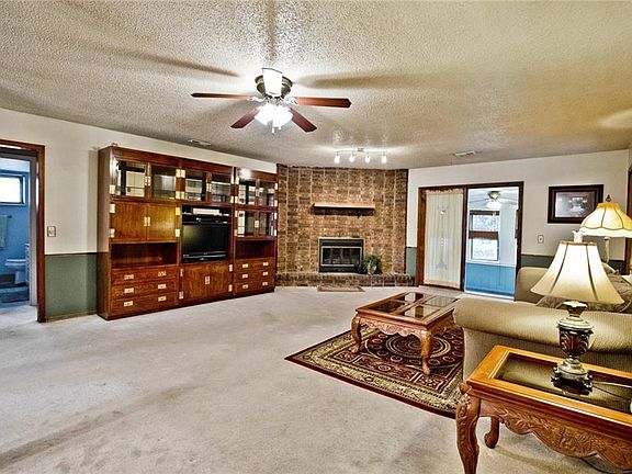 2nd image of 1521 S Heritage Cir