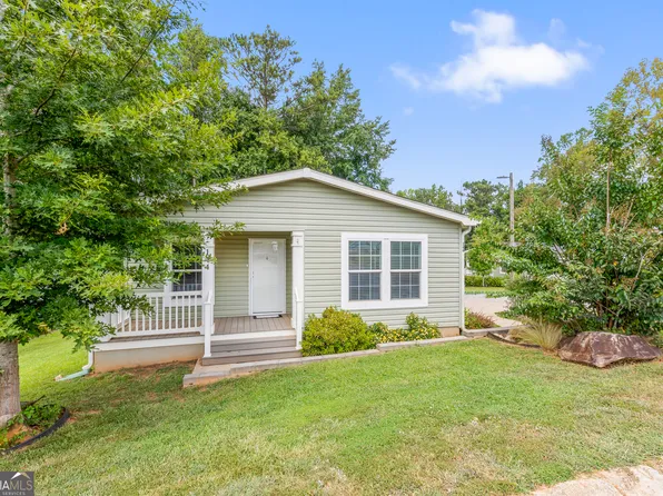 144 E Willow Dr, Newnan, GA 30263