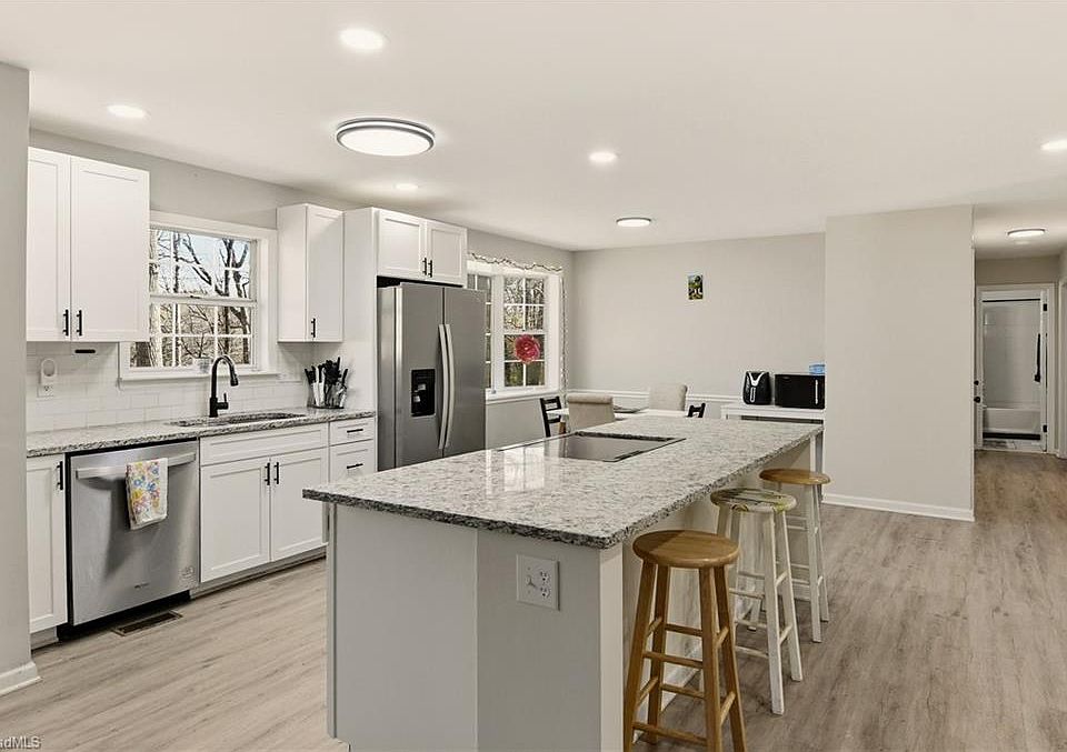 1st image of 6445 Armindale Ave