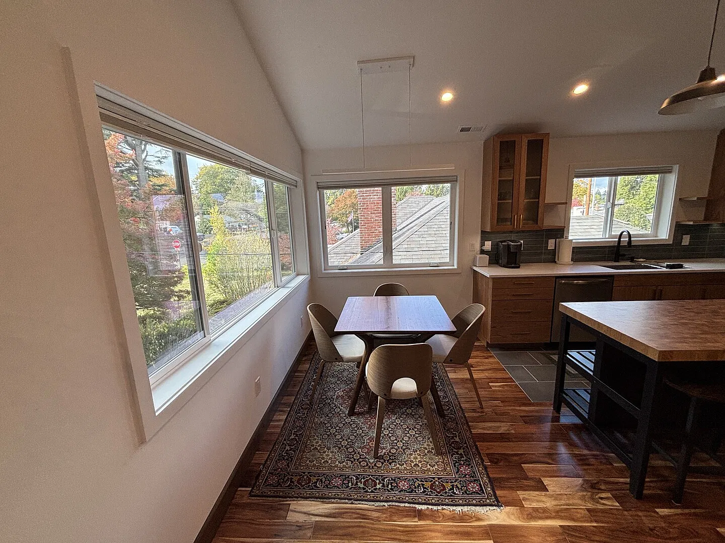 Quiet Secluded Upstairs 2 Bed ADU in Milwaukie — Photo 4