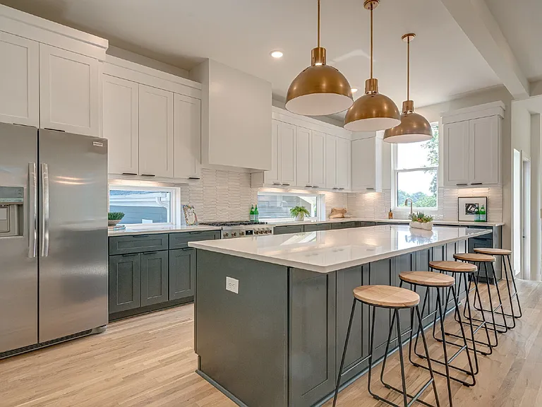 303 Riverside Dr #B — Photo 14