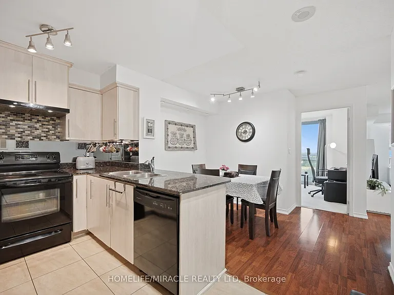 8 Rosebank Dr #8 — Photo 9