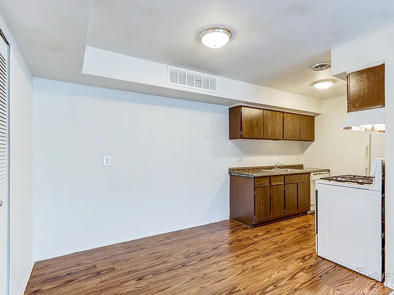 Parkway Village — Photo 13