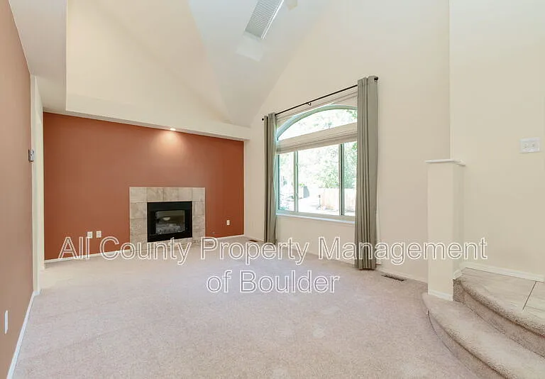 1288 Redwood Ave — Photo 5