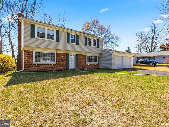 2nd image of 12423 Chalford Ln
