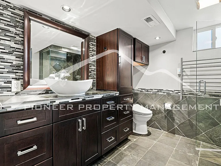 4215 W Byron Pl — Photo 22