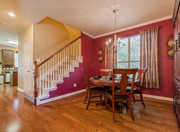 4th image of 1600 Bluebird Dr