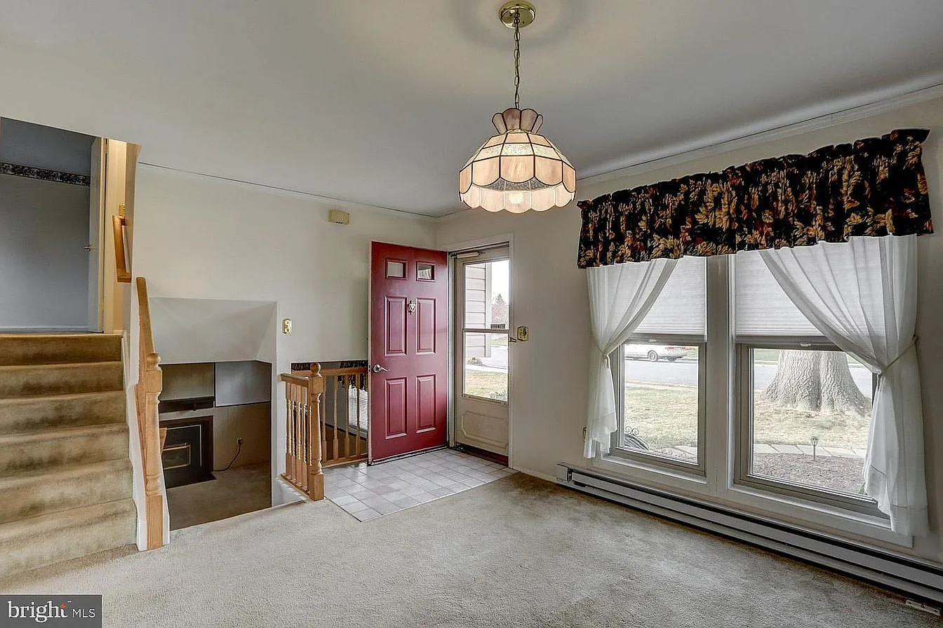 3 bed, 1320 sqft, $1,850 — Photo 3