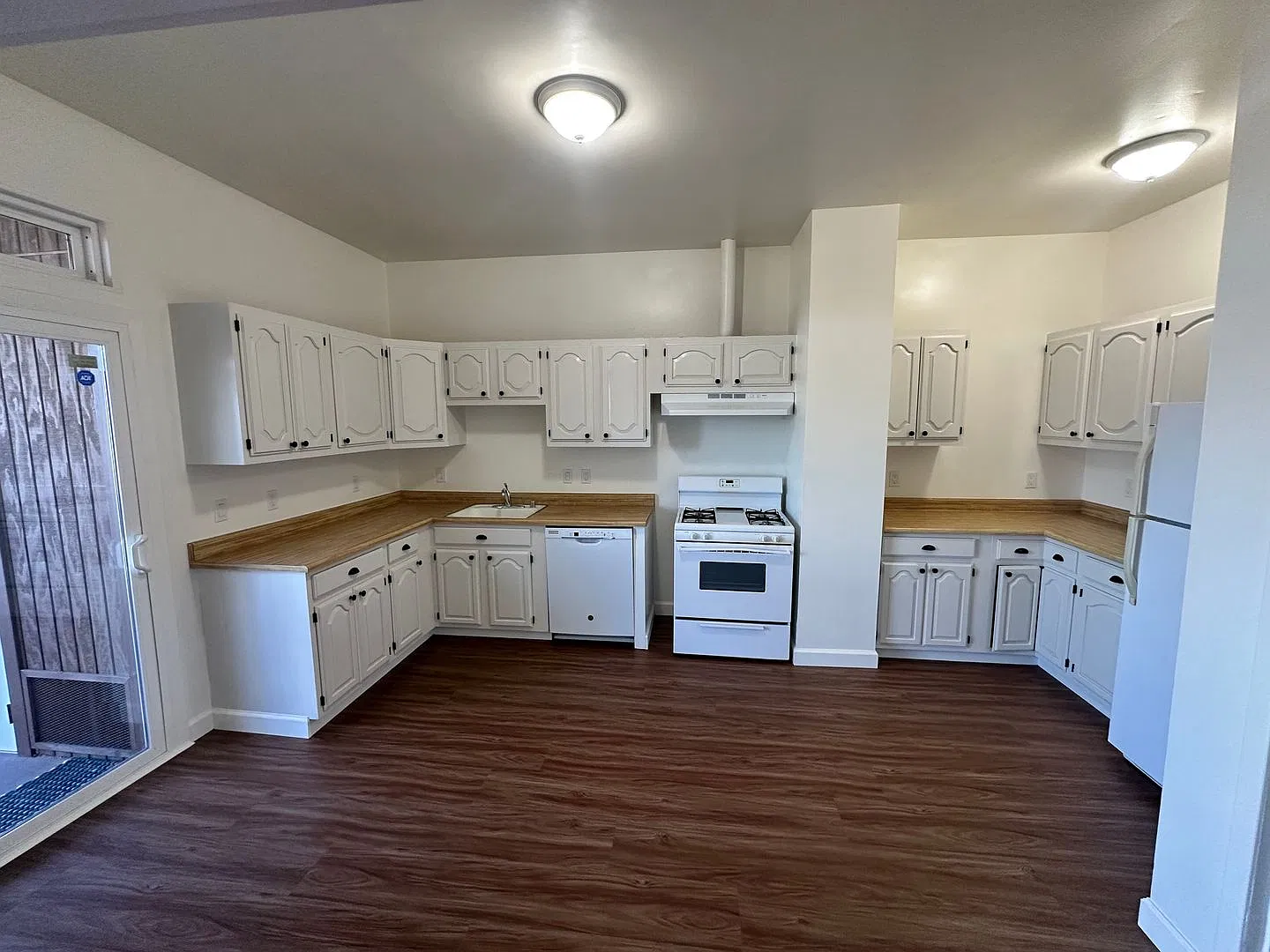 166 Carl Street (1342r) — Photo 4