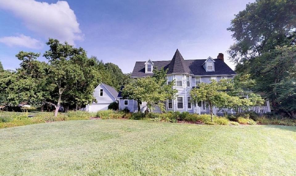 1st image of 1004 Oldham Ct