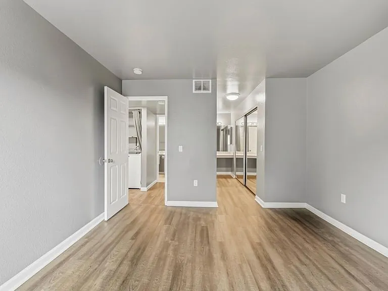 2536 White Oak Pl #5 — Photo 20