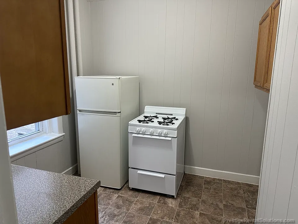 98 Gordon St #2