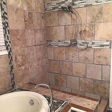 Large walk in shower/tub