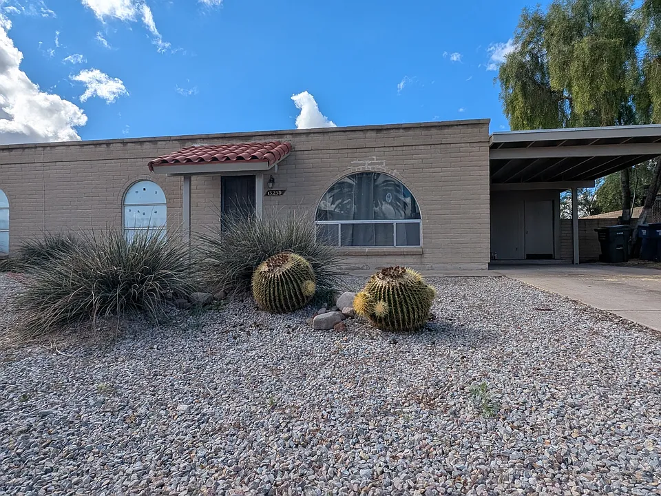 3250 S Serena Cir