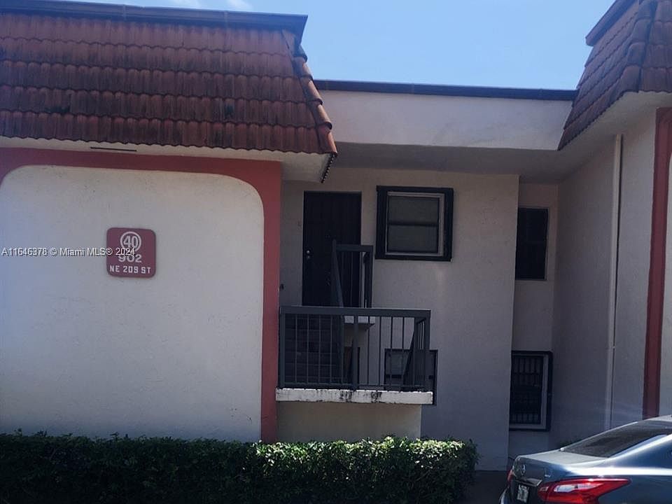 1st image of 902 NE 209th St APT 201-40