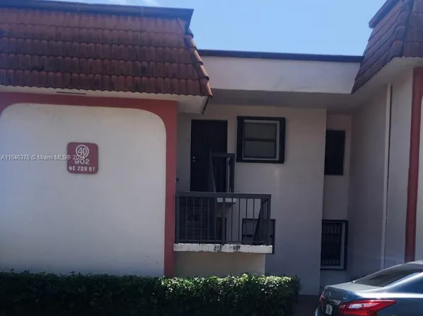 902 NE 209th St APT 201-40, Miami, FL 33179