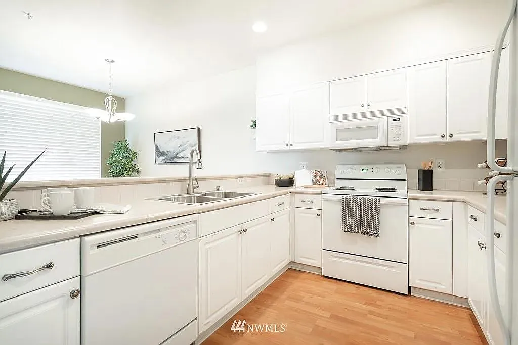 2 bed, 1083 sqft, $2,700 — Photo 3