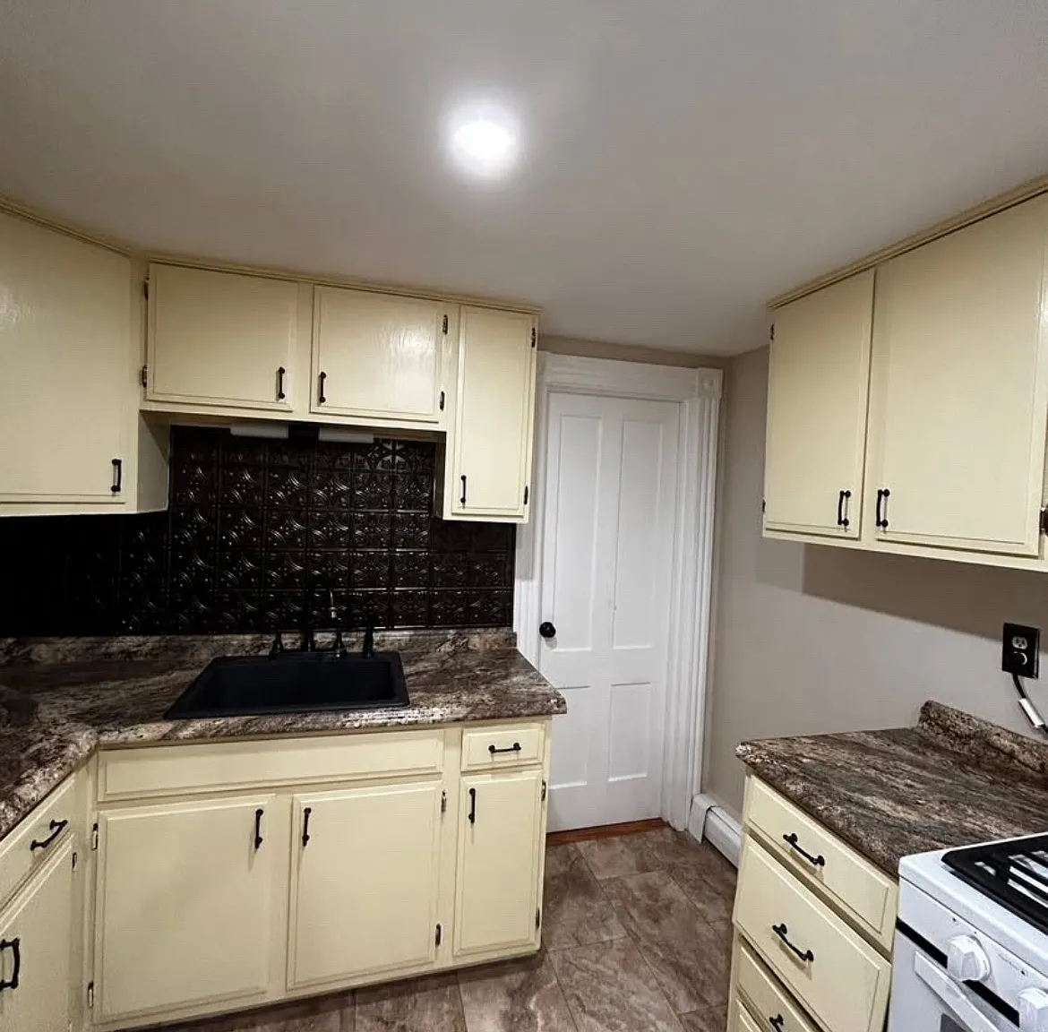 2 bed, 1.5 bath, 1200 sqft, $2,500 — Photo 4