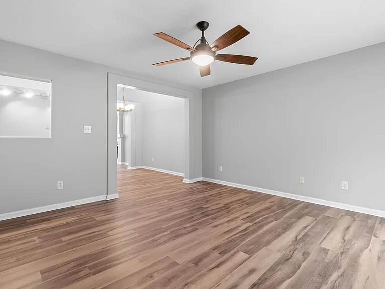 305 Spring Valley Ln — Photo 26