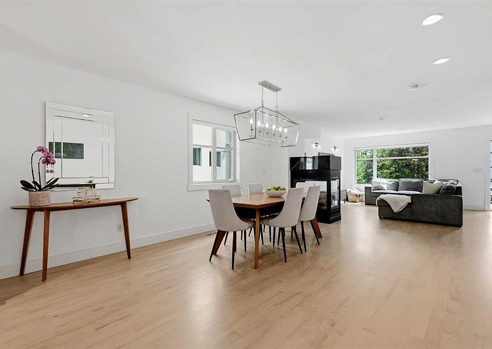 1st image of 2040 S 31st Ave SW