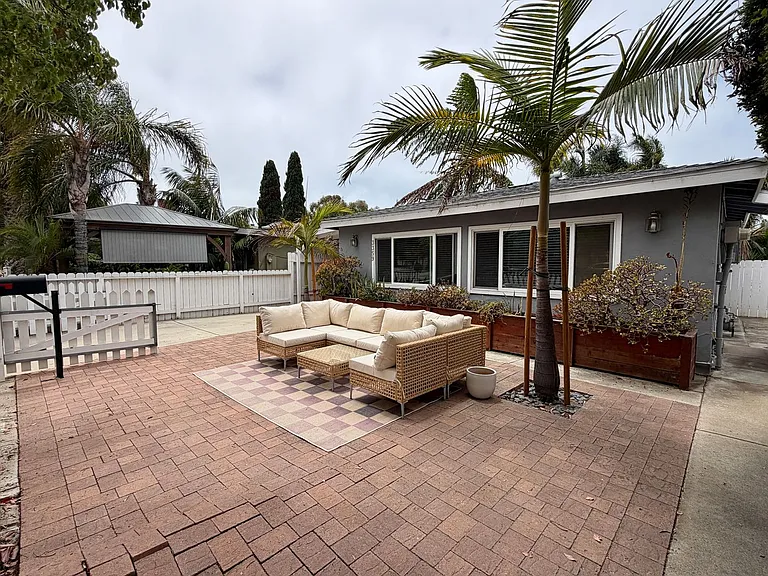 3359 Roosevelt St — Photo 3